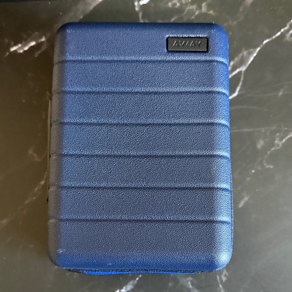 Away Handbags - Away United Polaris Amenity Kit-New